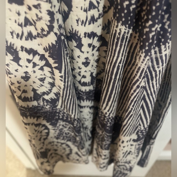 Women’s Coldwater Creek Maxi Gray Ivory Cream Bohemian Flowy Print Dress Size 8. - Picture 3 of 5